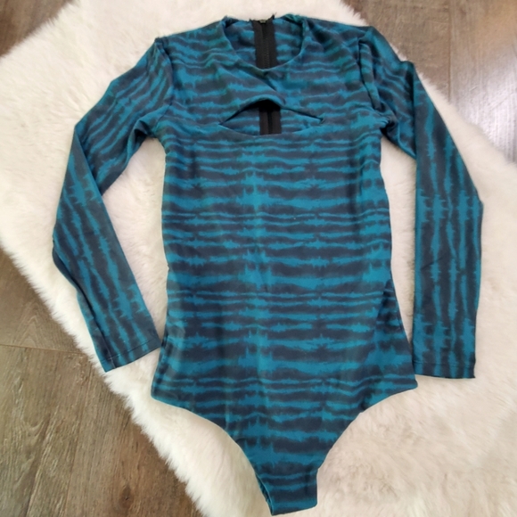 Mikoh Lunar Cut-Out Rashguard Body-Suit - Picture 4 of 11